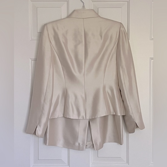 Tahari Arthur S. Levine Champagne Suit, Skirt & Jacket, size 6 Petite, worn 4x - Picture 2 of 6